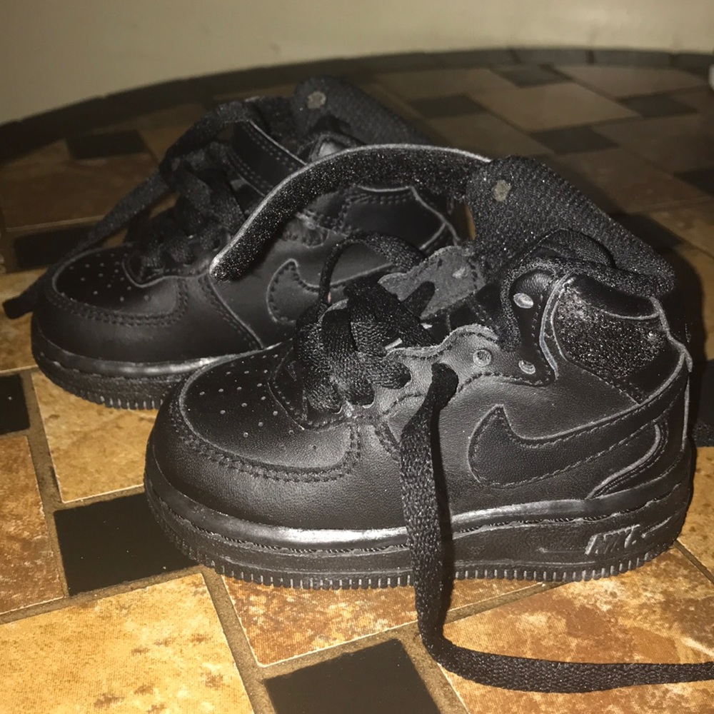 High top black uptown’s